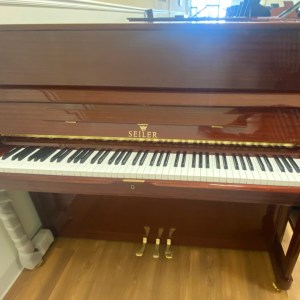 Seiler Upright Piano mahogany polish